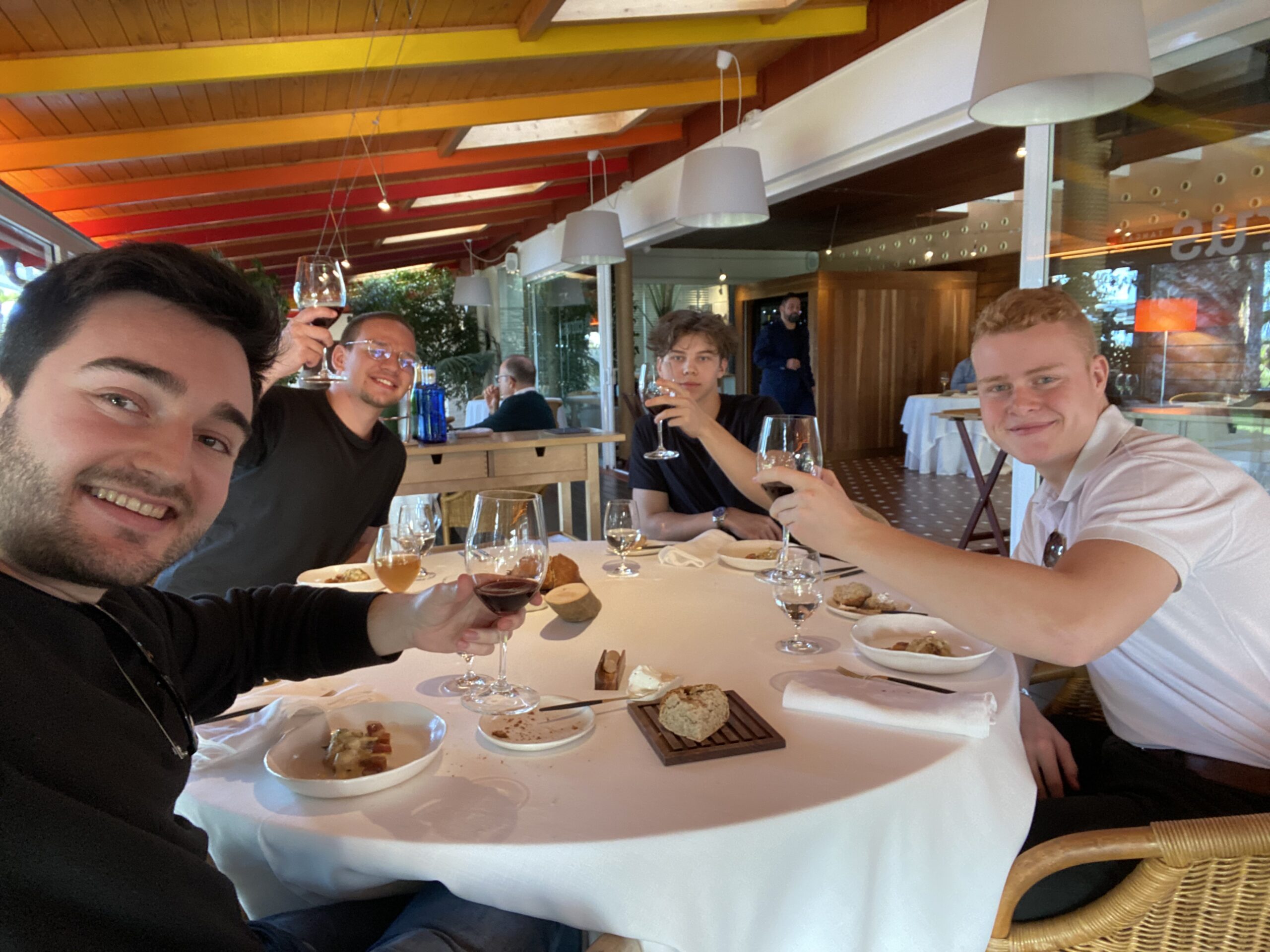 Primer viaje de Akseli a España